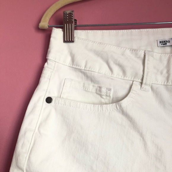 White Mid Rise Denim Shorts Size 8 - Picture 5 of 10